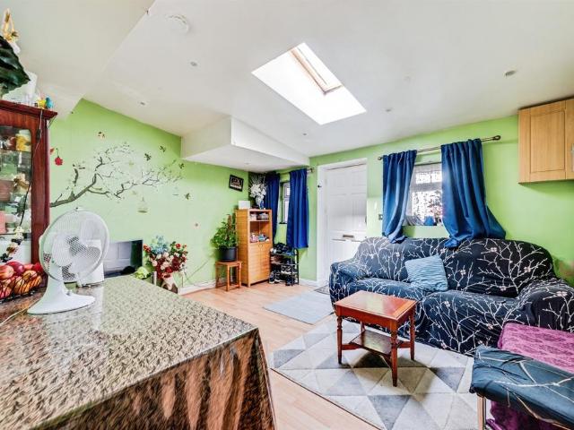 Flat for sale in Walcot West, Rodbourne