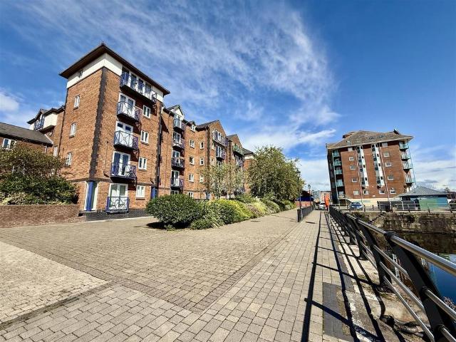 Flat for sale in SA1 Swansea Waterfront, Nangreaves