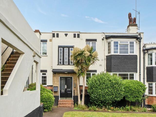 Flat for sale in London Borough of Lewisham, Deptford