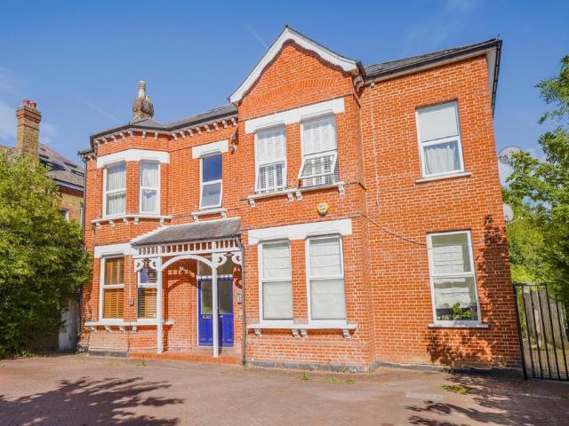 Flat for sale in Penge, Greater London