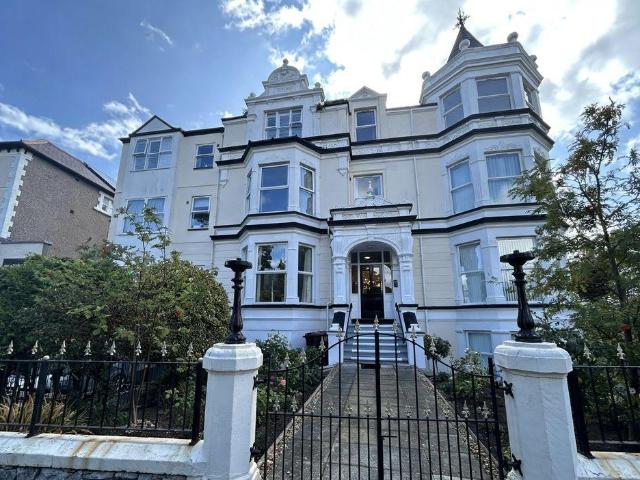 Flat for sale in Llandudno, Wales