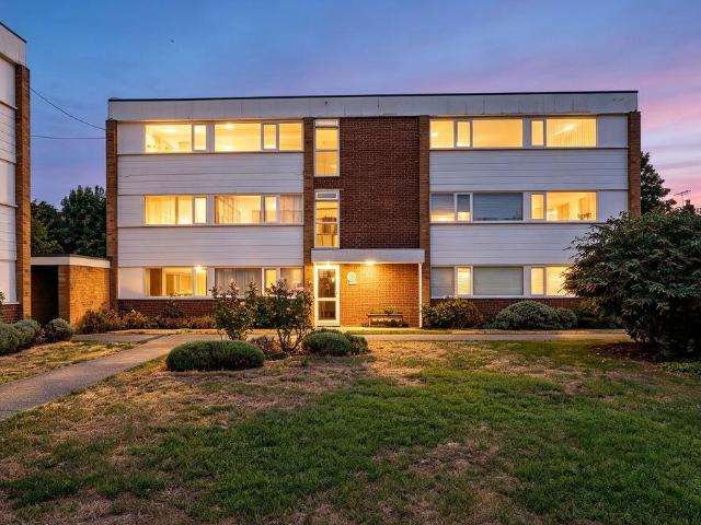 Flat for sale in Chertsey, Runnymede