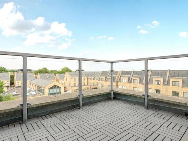 Flat for sale in Whetstone, Oakleigh Park