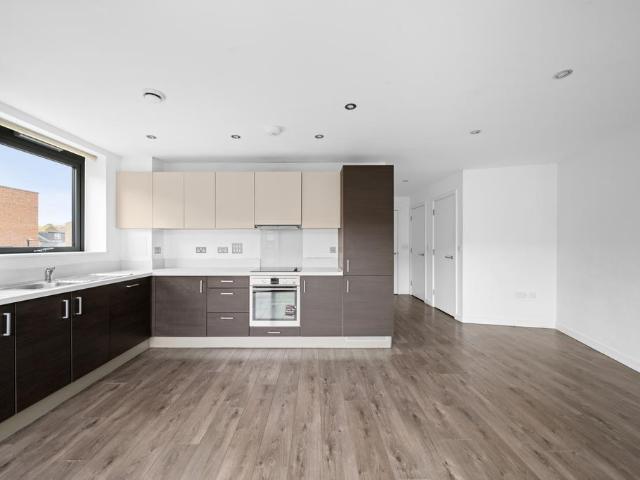 Flat for sale in London Borough of Ealing, Hanwell