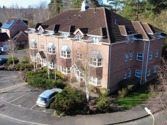 Flat for sale in Elvetham Heath, Hart