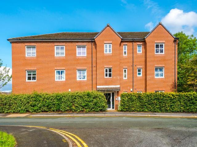 Flat for sale in Tyldesley, Gin Pit
