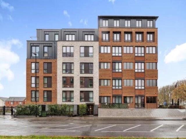 Flat for sale in Slough