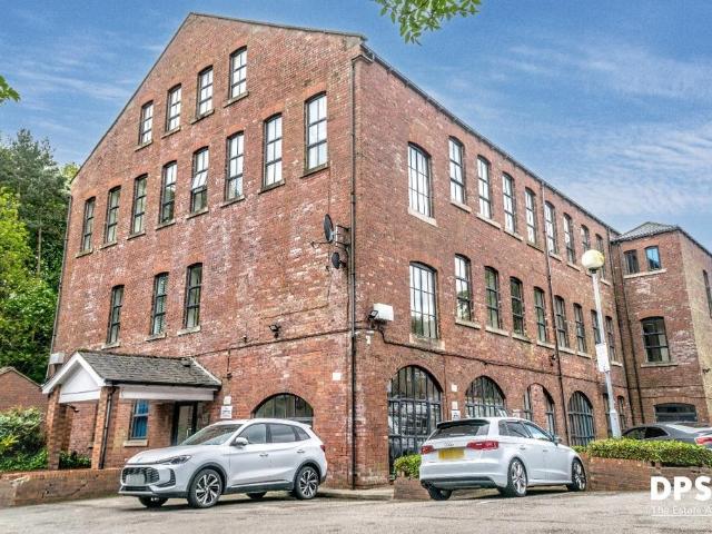 Flat for sale in Churwell, West Yorkshire