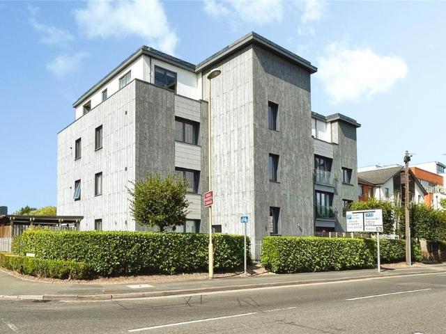 Flat for sale in Fleet, Hart