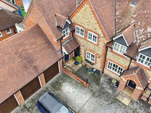 Flat for sale in Chartridge, Chesham