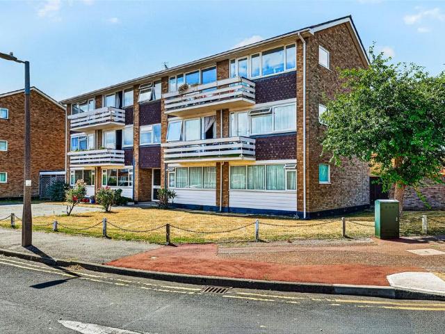 Flat for sale in North Shoebury, Alton Barnes