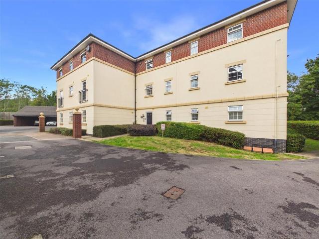Flat for sale in Gloucester, Gloucestershire
