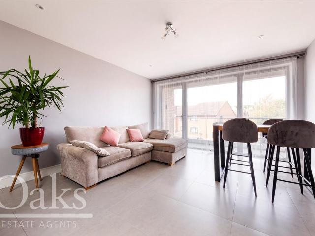 Flat for sale in London Borough of Croydon, South Norwood