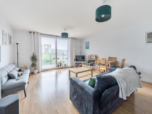 Flat for sale in London Borough of Lewisham, Deptford