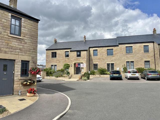 Flat for sale in Shirebrook Park, Charlesworth