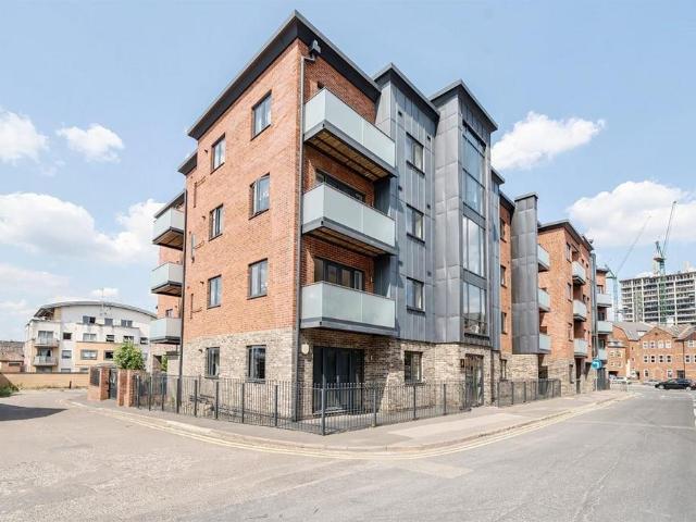 Flat for sale in Reading