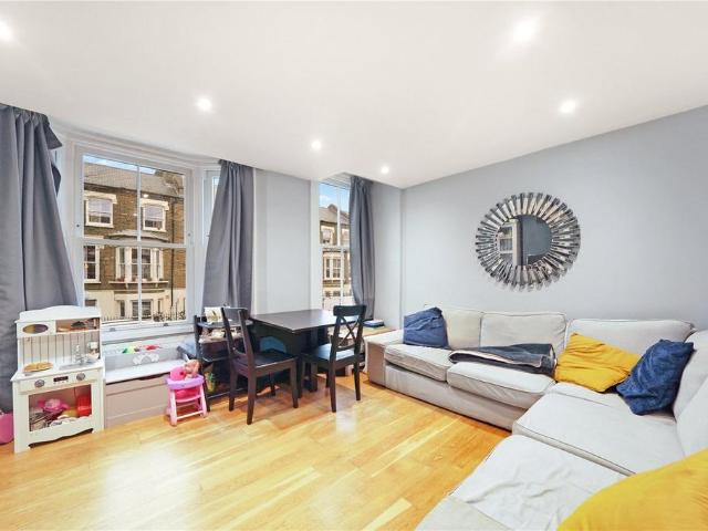 Flat for sale in Dartmouth Park, Greater London