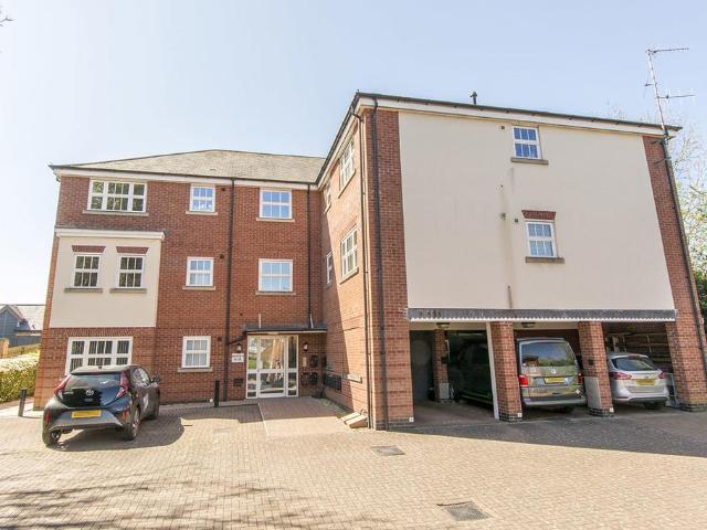 Flat for sale in Stanford On Avon, Leicestershire