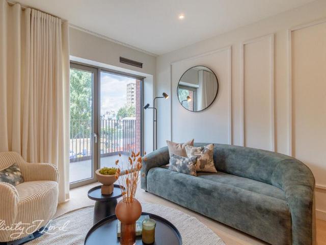 Flat for sale in Silvertown, Greater London