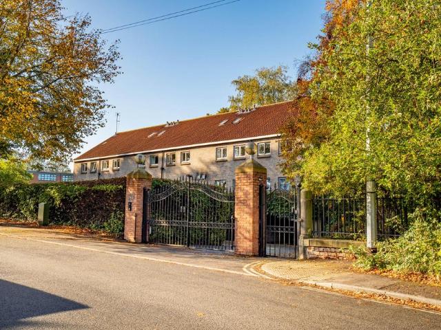 Flat for sale in Scarcroft, York