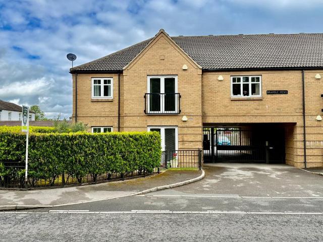 Flat for sale in Shadwell, West Yorkshire