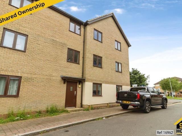 Flat for sale in Monkston Park, Milton Keynes