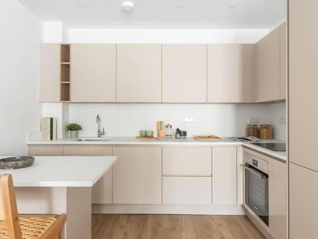Flat for sale in Goddington, Greater London