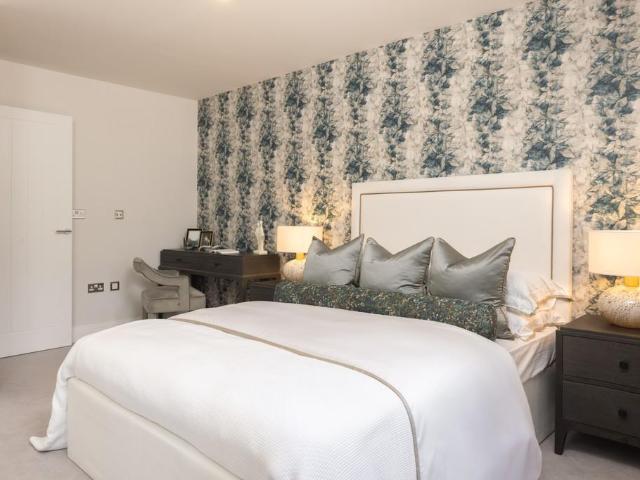 Flat for sale in Weybridge, Elmbridge