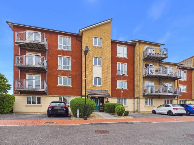 Flat for sale in Barry Island, Barry