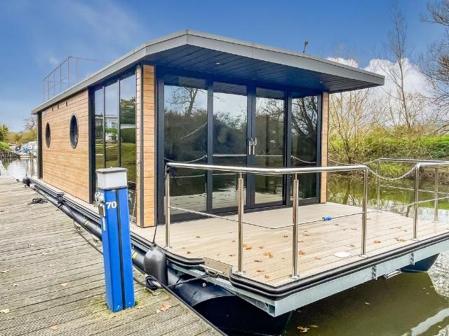 Flat for sale in Brighton Marina, Roedean