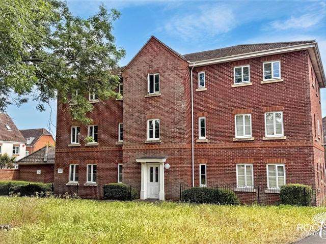 Flat for sale in Thatcham, West Berkshire