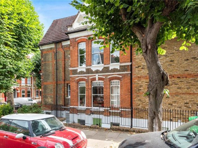 Flat for sale in Highbury, Greater London