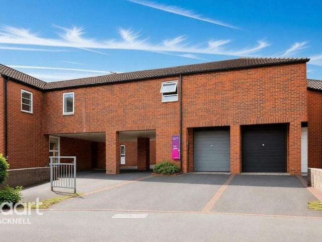 Flat for sale in Birch Hill, Bracknell