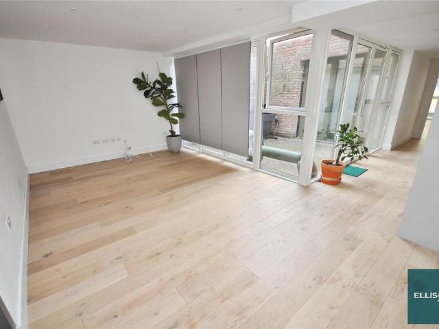 Flat for sale in London Borough of Barnet, Greater London