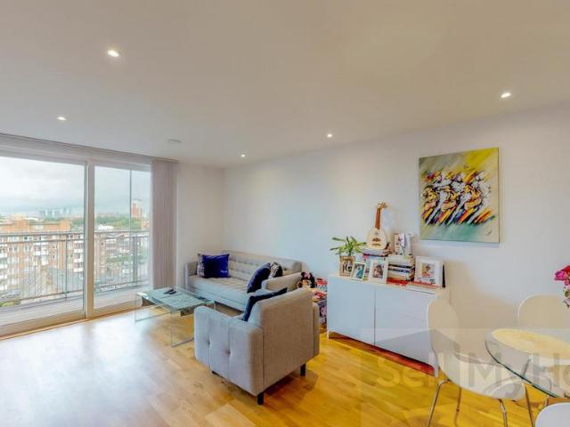Flat for sale in London Borough of Lewisham, New Cross