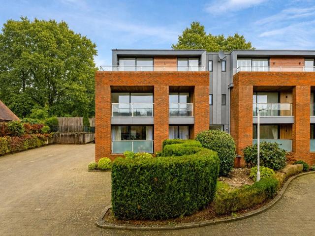 Flat for sale in Sleepers' Hill, Hampshire