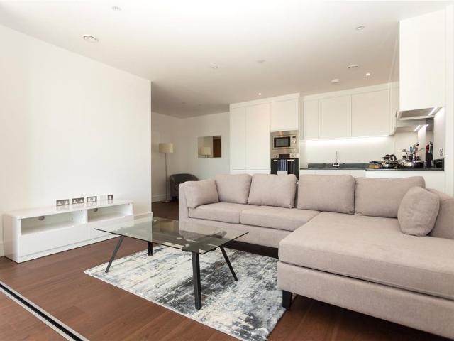 Flat for sale in Canning Town, Greater London