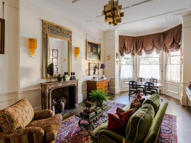 Flat for sale in Earl's Court, Greater London