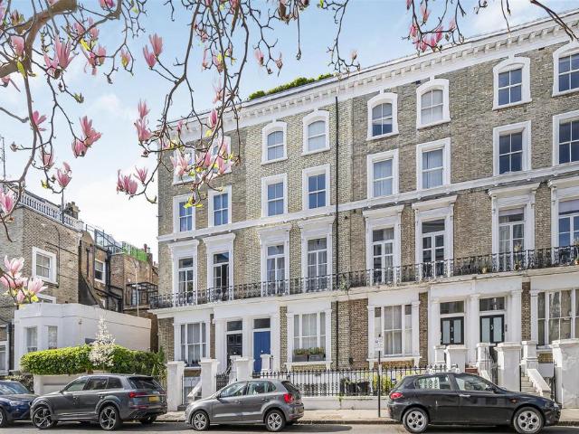 Flat for sale in Brompton, Greater London
