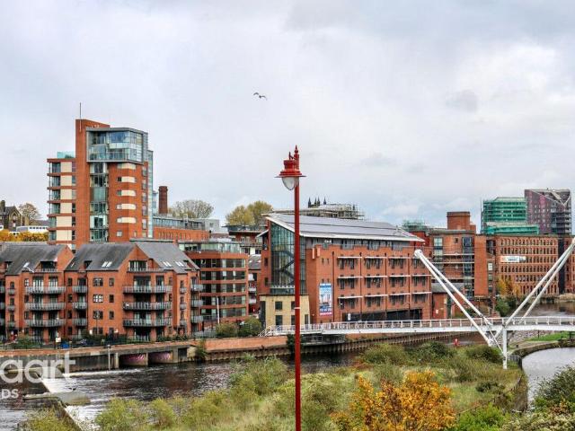 Flat for sale in West Yorkshire