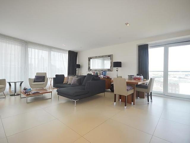 Flat for sale in Finsbury, Greater London