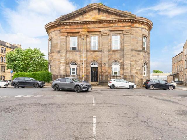 Flat for sale in Castlehead, Glenburn