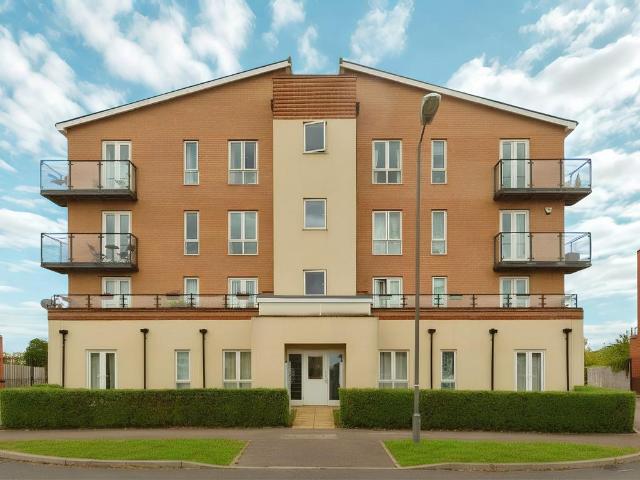 Flat for sale in Berryfield, Buckinghamshire