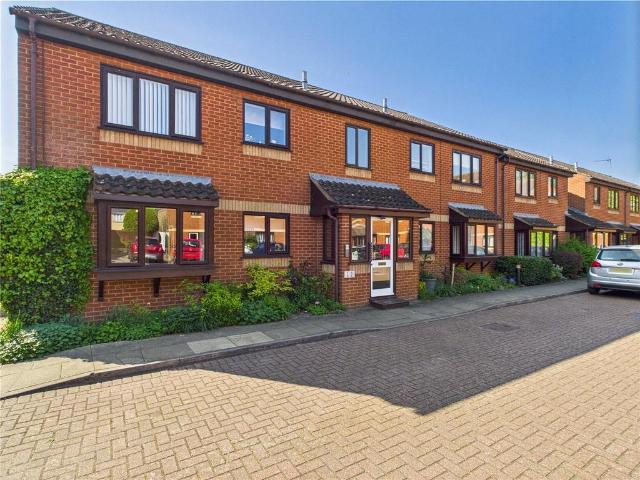 Flat for sale in Sudbury, Chelmondiston