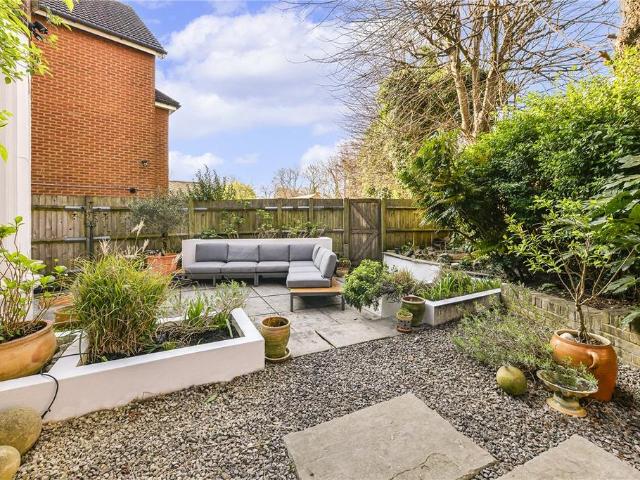 Flat for sale in London Borough of Wandsworth, Greater London