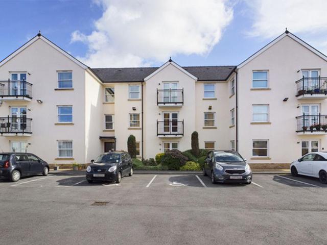 Flat for sale in Carmarthen, Wales