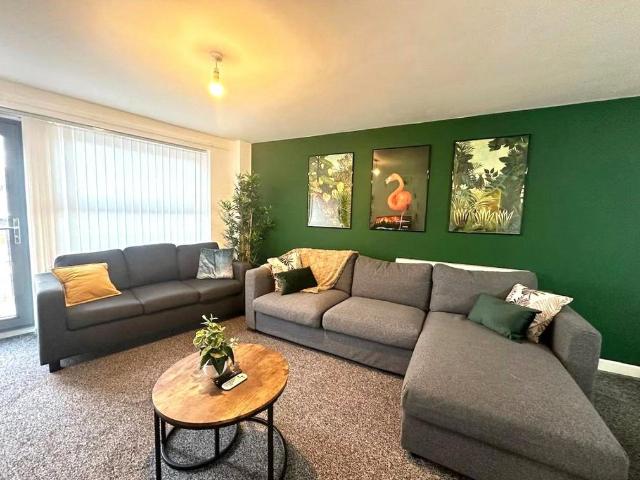 Flat for sale in Bootle, Sefton