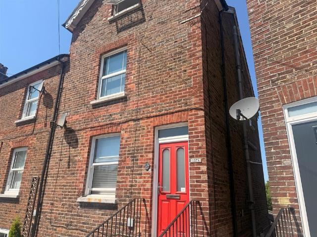 Flat for sale in Perryfields, West Sussex