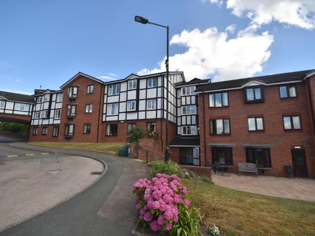 Flat for sale in Whitchurch, Shropshire
