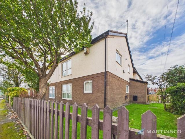 Flat for sale in Broadwater, Wyre